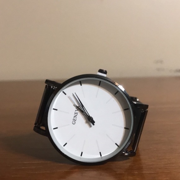 Geneva Minimalist Watch - Picture 2 of 3